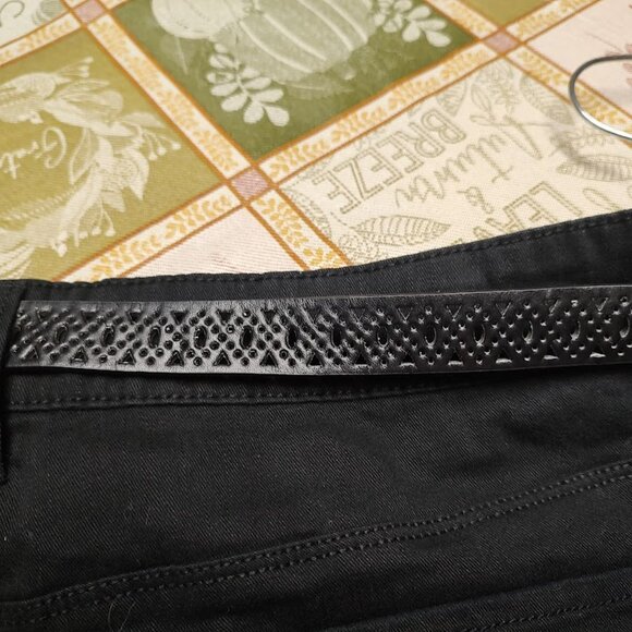 New Faded Glory BlackBelted Shorts Size Women's 16 - Picture 3 of 3